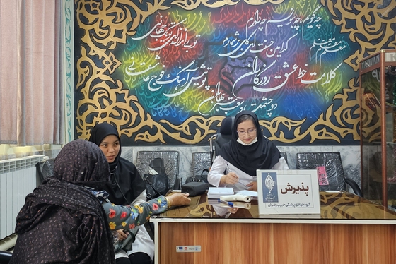 خدمت رسانی گروه جهادی پزشکی «حبیب رضوان» به ۵۰۰ نفر از ساکنان گلشهر مشهد + عکس