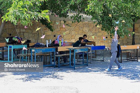 گزارش تصویری | درنا برای کودکان میناب