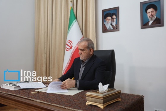 گزارش تصویری | لحظه امضای یادداشت تفاهم اسلام آباد توسط رئیس جمهور مسعود پزشکیان