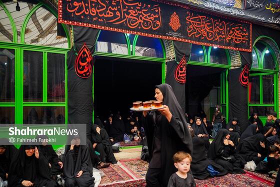 بانوان زیادی همه روزه برای شنیدن روضه به این حسینیه می‌آیند
