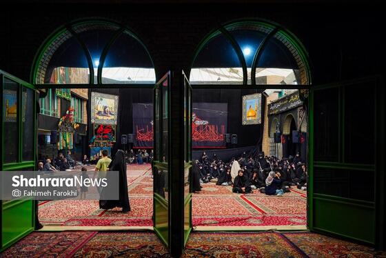 حسینیه از صبح تا اذان ظهر پذیرای عزاداران حسینی است