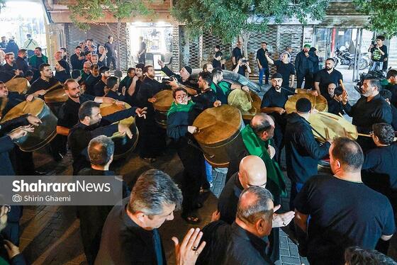 گزارش تصویری | آیین مشعل گردانی نجفی های مقیم مشهد در شب عاشورا