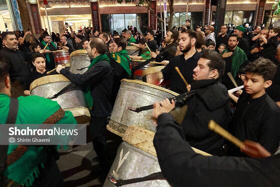 گزارش تصویری | آیین مشعل گردانی نجفی های مقیم مشهد در شب عاشورا