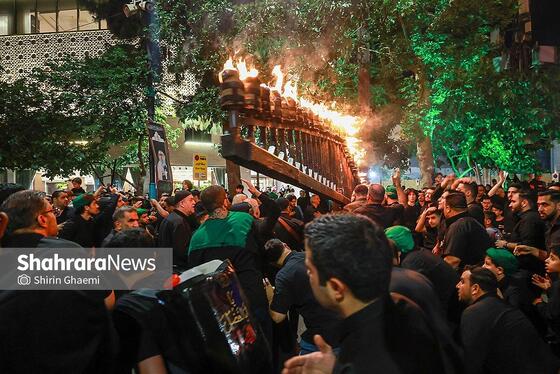 گزارش تصویری | آیین مشعل گردانی نجفی های مقیم مشهد در شب عاشورا