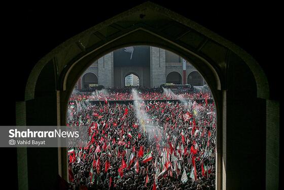 گزارش تصویری | اقامه نماز بر پیکر رهبر شهید و خانواده ایشان با حضور میلیونی عاشقان