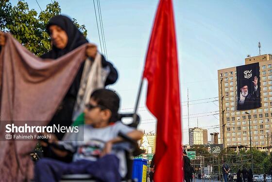 گزارش تصویری | اقامه نماز بر پیکر قائد شهید در خیابان های اطراف مصلی تهران