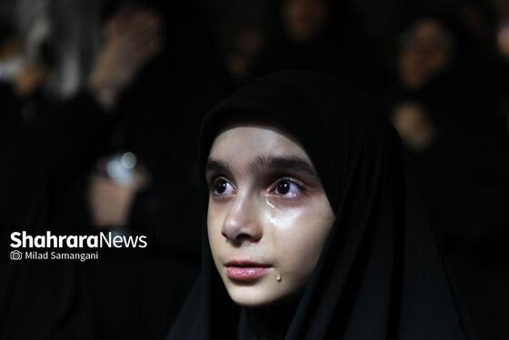 گزارش تصویری | اهتزاز پرچم سرخ «یا لثارات الحسین (ع)» در مسیر تشییع پیکر قائد شهید امت در مشهد