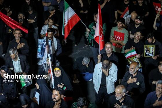گزارش تصویری | اهتزاز پرچم سرخ «یا لثارات الحسین (ع)» در مسیر تشییع پیکر قائد شهید امت در مشهد
