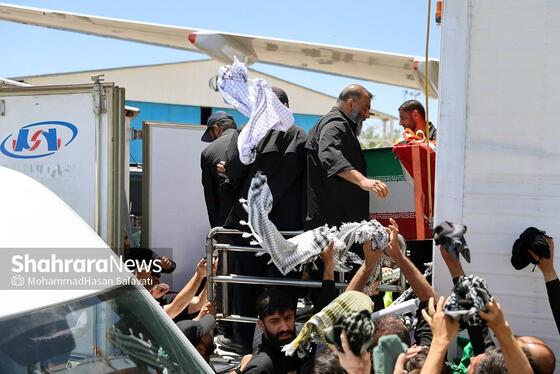 گزارش تصویری | استقبال از پیکر رهبر شهید و خانواده ایشان در فرودگاه مشهد