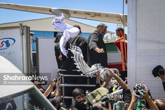 گزارش تصویری | استقبال از پیکر مطهر رهبر شهید انقلاب و خانواده ایشان در فرودگاه مشهد