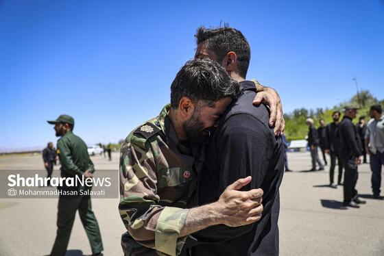 گزارش تصویری | استقبال از پیکر مطهر رهبر شهید انقلاب و خانواده ایشان در فرودگاه مشهد