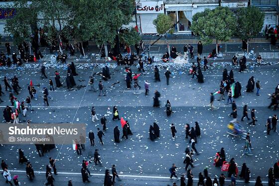 گزارش تصویری | روز پرکار پاکبانان مشهدی دقایقی پس از پایان مراسم تشییع