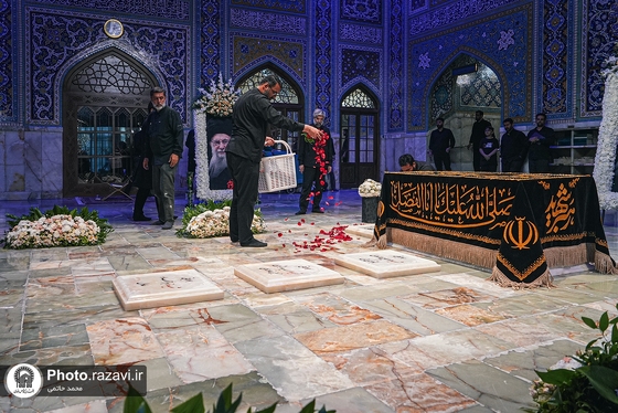 گزارش تصویری | آماده سازی مزار مطهر رهبر شهید انقلاب اسلامی در حرم مطهر رضوی
