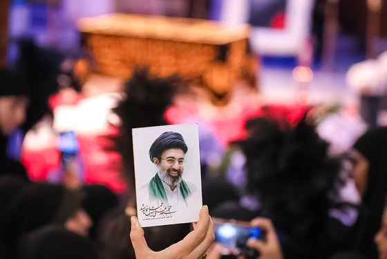 گزارش تصویری | زیارت مزار مطهر رهبر شهید انقلاب اسلامی در حرم مطهر رضوی