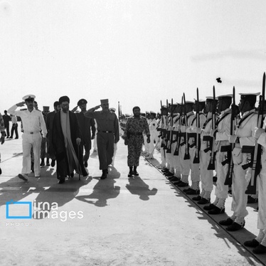 گزارش تصویری | بازدید رهبر شهید از مانور دریایی در تنگه هرمز؛ مهر ۱۳۶۴