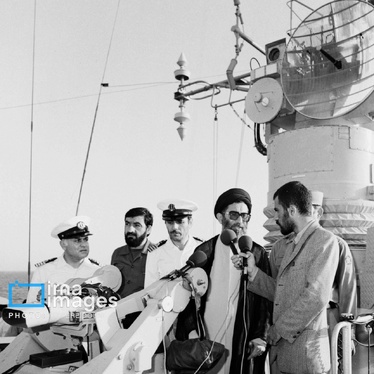 گزارش تصویری | بازدید رهبر شهید از مانور دریایی در تنگه هرمز؛ مهر ۱۳۶۴