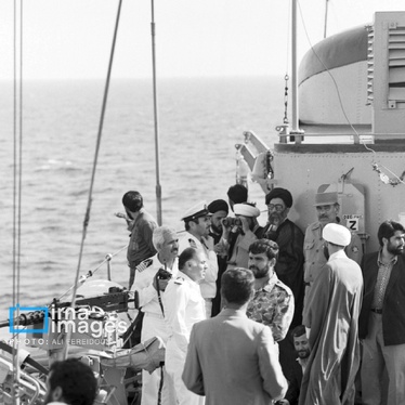گزارش تصویری | بازدید رهبر شهید از مانور دریایی در تنگه هرمز؛ مهر ۱۳۶۴