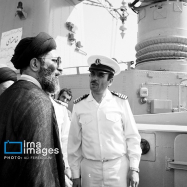 گزارش تصویری | بازدید رهبر شهید از مانور دریایی در تنگه هرمز؛ مهر ۱۳۶۴