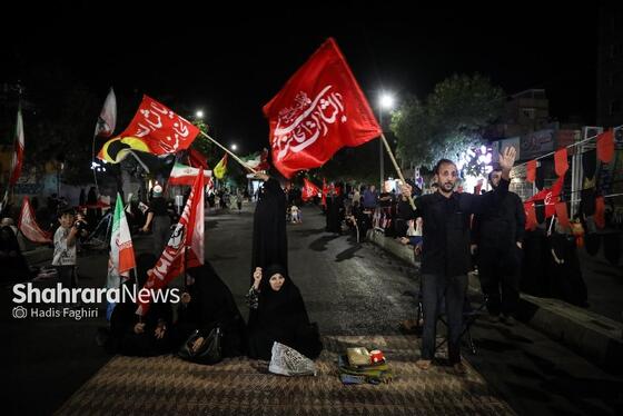 گزارش تصویری | مردم مشهد همچنان پای کار انقلاب