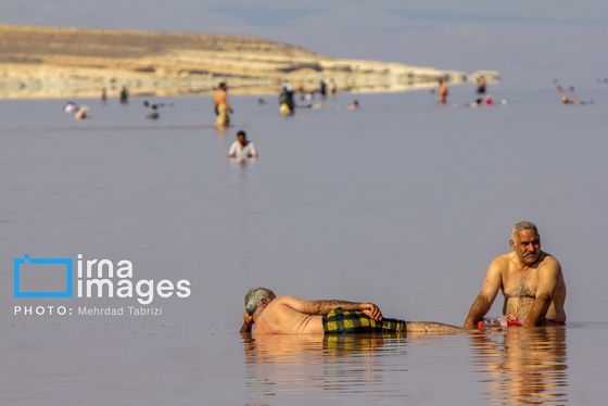 گزارش تصویری | بازگشت گردشگران به دریاچه ارومیه