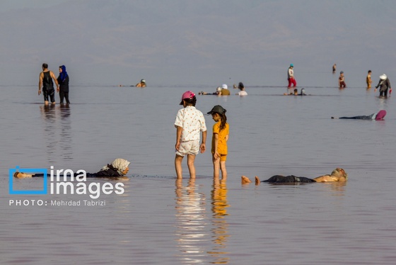 گزارش تصویری | بازگشت گردشگران به دریاچه ارومیه
