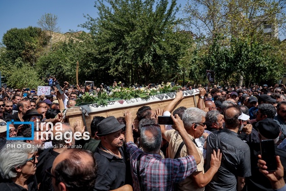 گزارش تصویری | تشییع پیکر زنده یاد «اکبر عبدی»