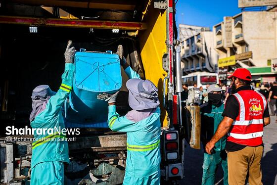 گزارش تصویری | نظافت مسیر زائران اربعین حسینی در نجف اشرف توسط پاکبانان مشهدی