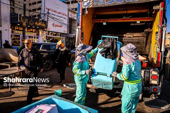 گزارش تصویری | نظافت مسیر زائران اربعین حسینی در نجف اشرف توسط پاکبانان مشهدی