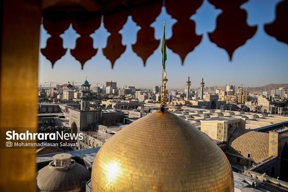 گزارش تصویری | آیین تعویض پرچم گنبد منور رضوی بعد از ۶۳ روز عزای ماه محرم و صفر