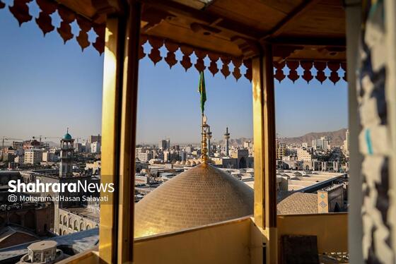 گزارش تصویری | آیین تعویض پرچم گنبد منور رضوی بعد از ۶۳ روز عزای ماه محرم و صفر