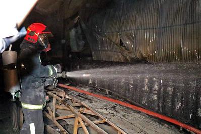 آتش سوزی کارخانه تولید ایزوگام با تلاش آتش نشانان مشهدی مهار شد