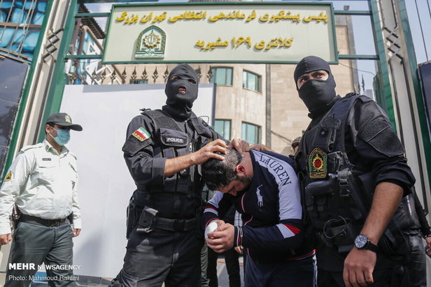 گرداندن اراذل و اوباش در تهران + فیلم