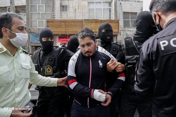 گرداندن اراذل و اوباش در تهران + فیلم