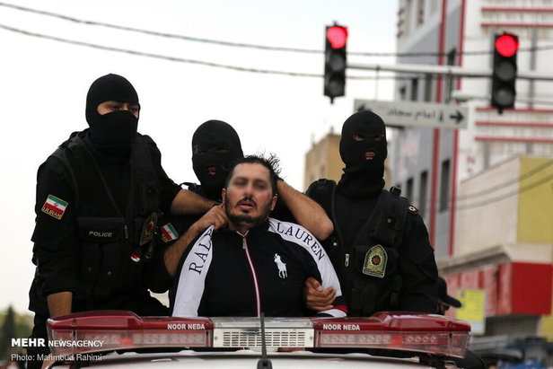 گرداندن اراذل و اوباش در تهران + فیلم