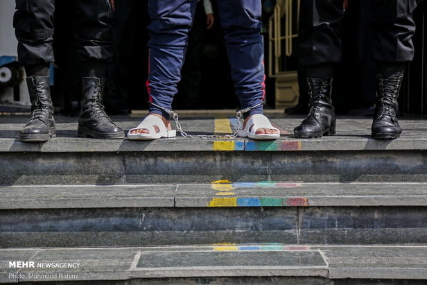 گرداندن اراذل و اوباش در تهران + فیلم