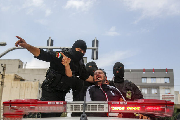 گرداندن اراذل و اوباش در تهران + فیلم