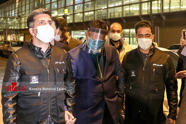 بازداشت مدیر عامل فراری بانک سرمایه + تصاویر و فیلم