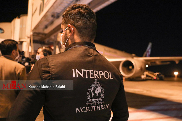 بازداشت مدیر عامل فراری بانک سرمایه + تصاویر و فیلم