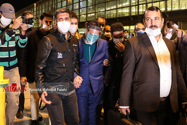 بازداشت مدیر عامل فراری بانک سرمایه + تصاویر و فیلم