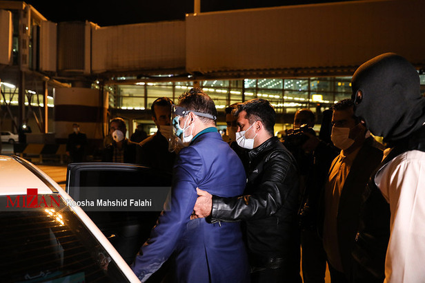 بازداشت مدیر عامل فراری بانک سرمایه + تصاویر و فیلم