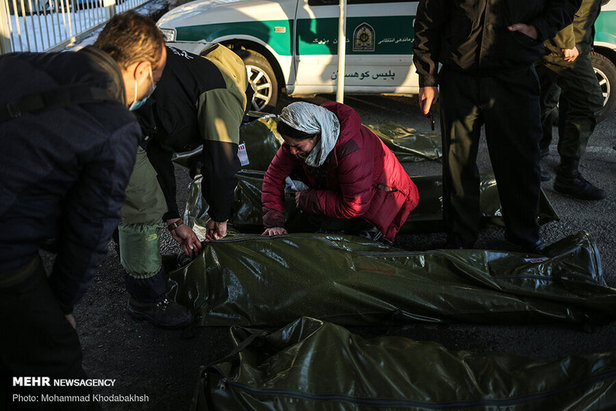 تصاویر تلخ از خانواده‌ جان‌باختگان حادثه سقوط بهمن در ارتفاعات تهران