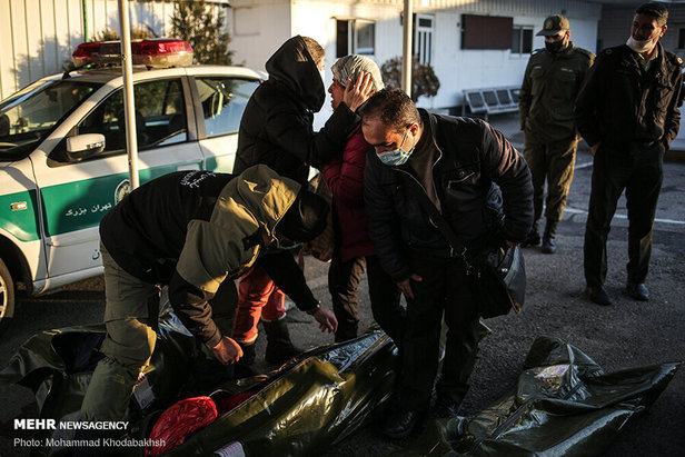 تصاویر تلخ از خانواده‌ جان‌باختگان حادثه سقوط بهمن در ارتفاعات تهران