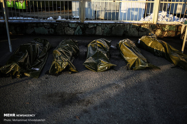 تصاویر تلخ از خانواده‌ جان‌باختگان حادثه سقوط بهمن در ارتفاعات تهران