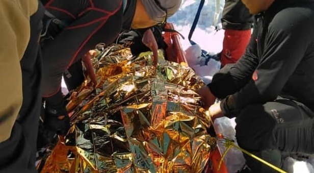 لحظه پیداشدن آخرین پیکر کوهنورد گرفتار در برف توچال تهران + فیلم و تصاویر