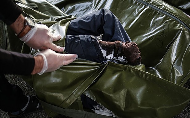 لحظه پیداشدن آخرین پیکر کوهنورد گرفتار در برف توچال تهران + فیلم و تصاویر