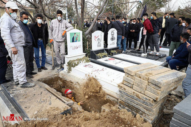 مراسم خاکسپاری پیکر «مهرداد میناوند» در بهشت زهرای تهران + ویدئو و تصاویر