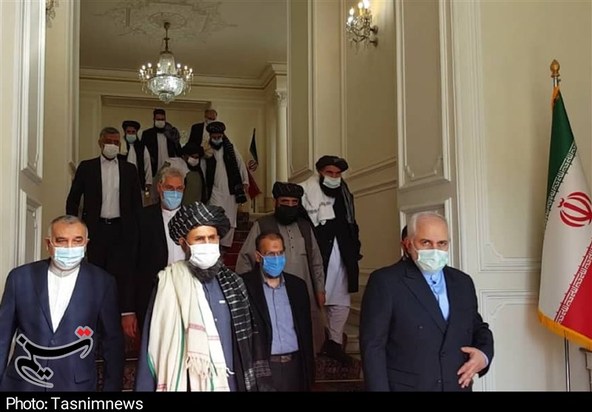 ظریف با ملابرادر دیدار کرد | اعلام آمادگی ایران برای تسهیل در گفت‌وگوهای بین افغان‌ها + عکس
