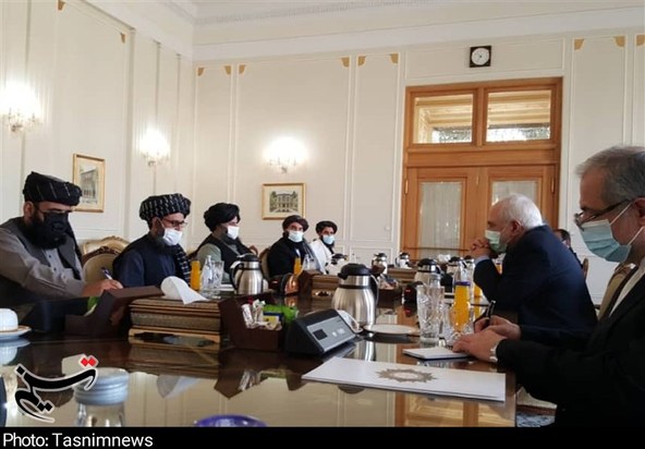ظریف با ملابرادر دیدار کرد | اعلام آمادگی ایران برای تسهیل در گفت‌وگوهای بین افغان‌ها + عکس