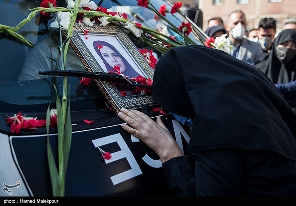 تلخ ترین تصاویر از تشییع پیکر «مهشید گودرز» شهید مدافع سلامت