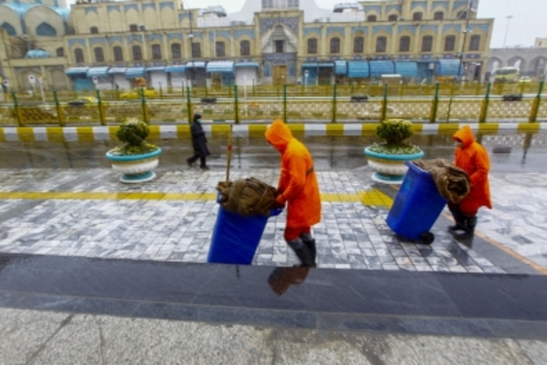 بارش برف در مشهد در آخرین روز‌های زمستان ۱۳۹۹ + تصاویر